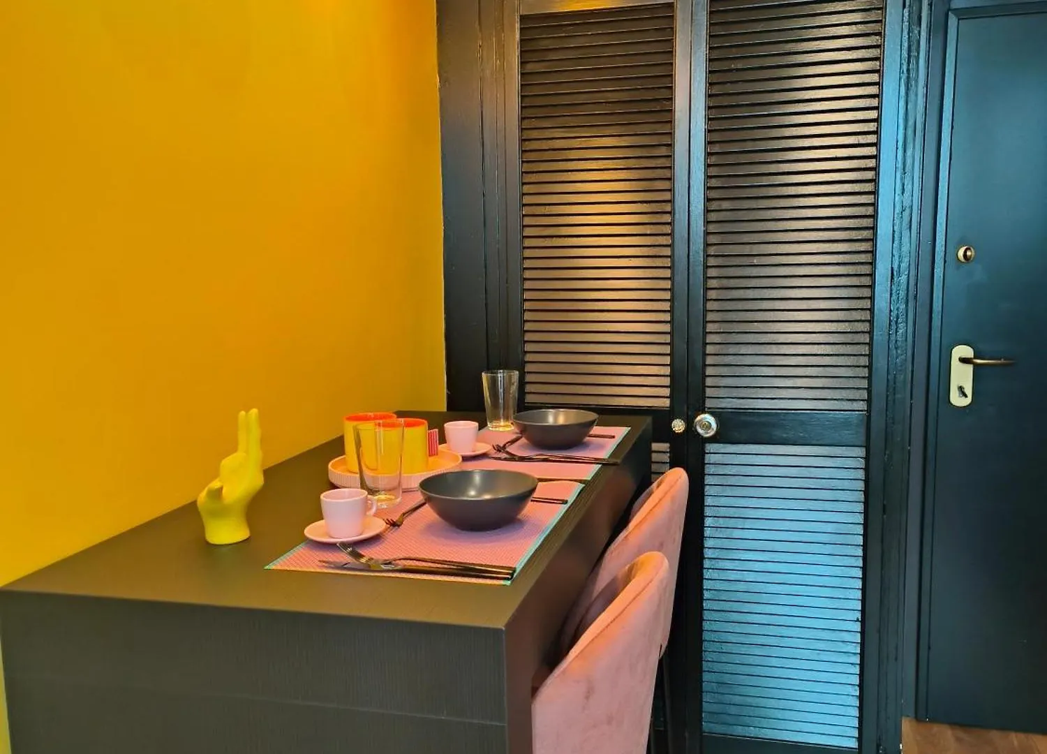 Apartment Designed 2 Rooms In Milan Urban With Ac, Wifi And Subway