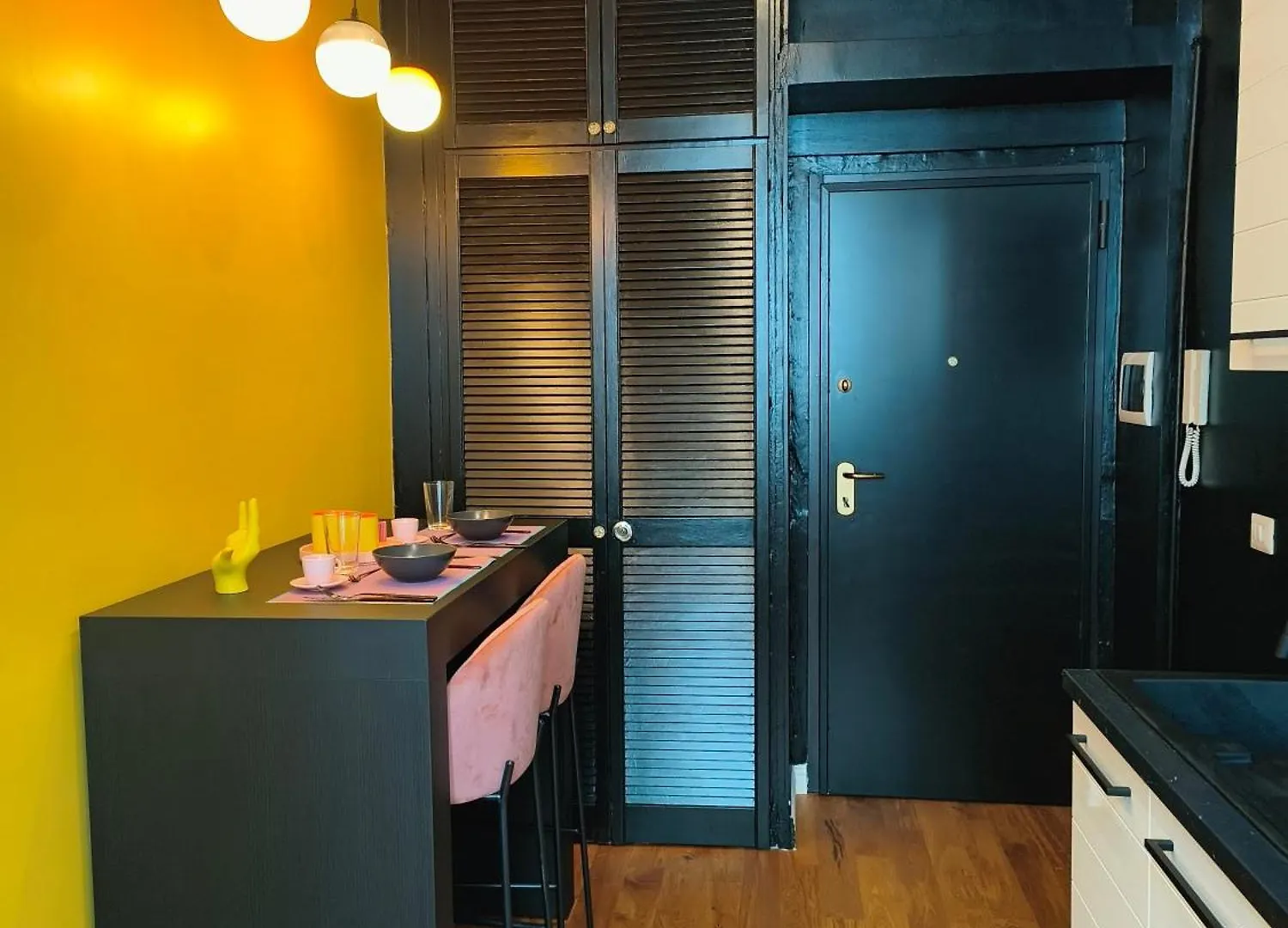 Designed 2 Rooms In Milan Urban With Ac, Wifi And Subway 0*,  Italy