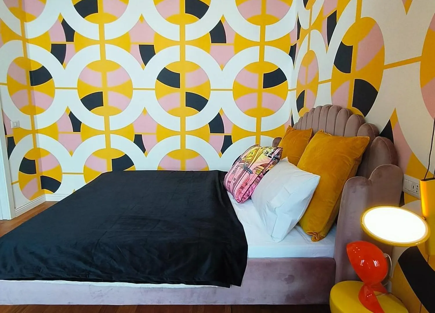 Apartment Designed 2 Rooms In Milan Urban With Ac, Wifi And Subway Italy