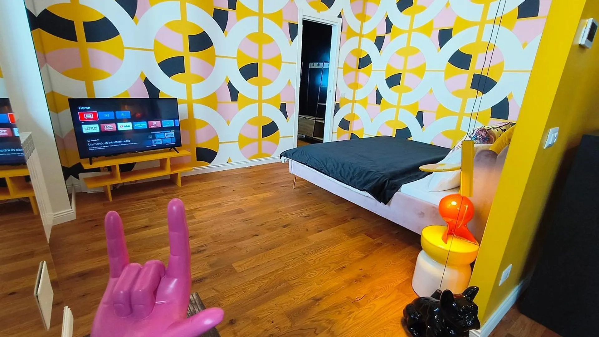 Designed 2 Rooms In Milan Urban With Ac, Wifi And Subway contacts