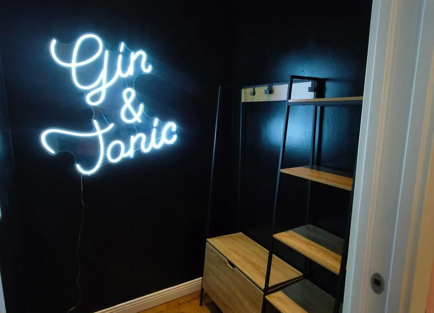 Designed 2 Rooms In Milan Urban With Ac, Wifi And Subway Apartment