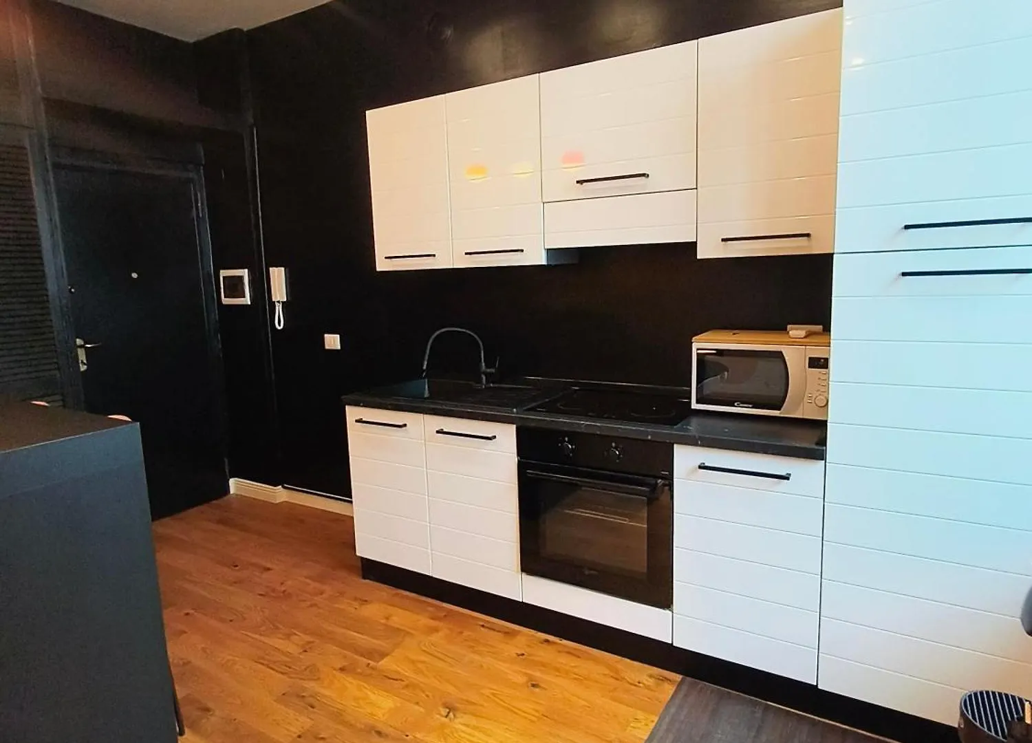 Designed 2 Rooms In Milan Urban With Ac, Wifi And Subway