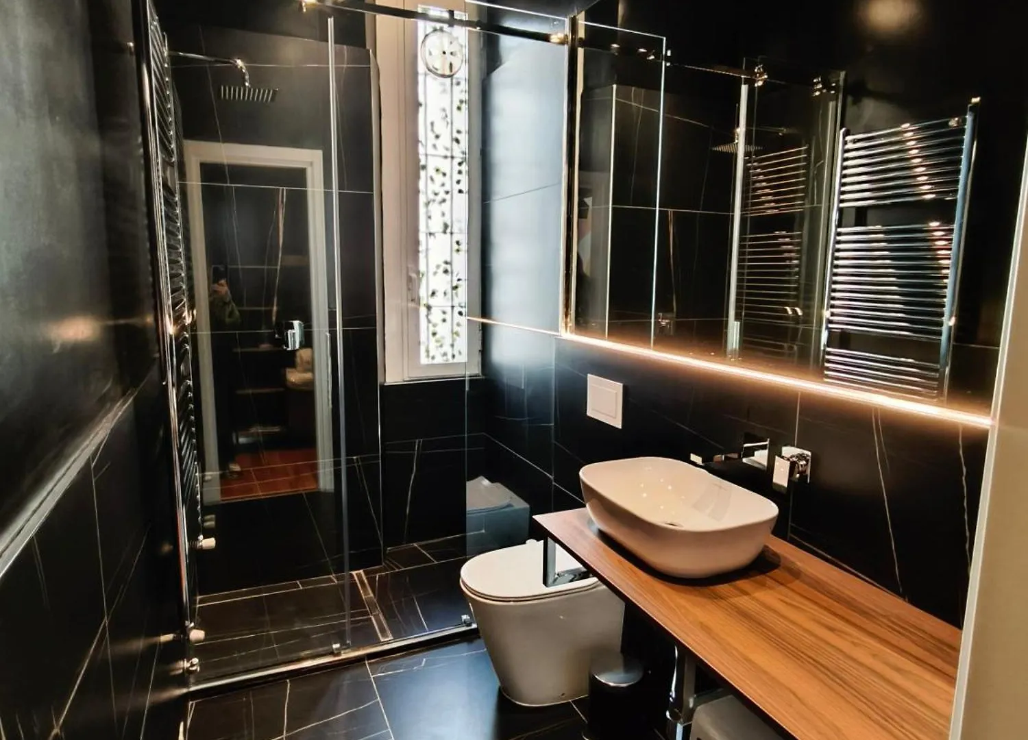 Apartment Designed 2 Rooms In Milan Urban With Ac, Wifi And Subway